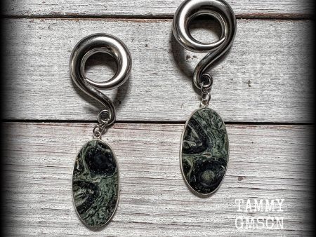 Kambaba jasper and green quartz gauged earrings-Gemstone ear hangers Online Sale